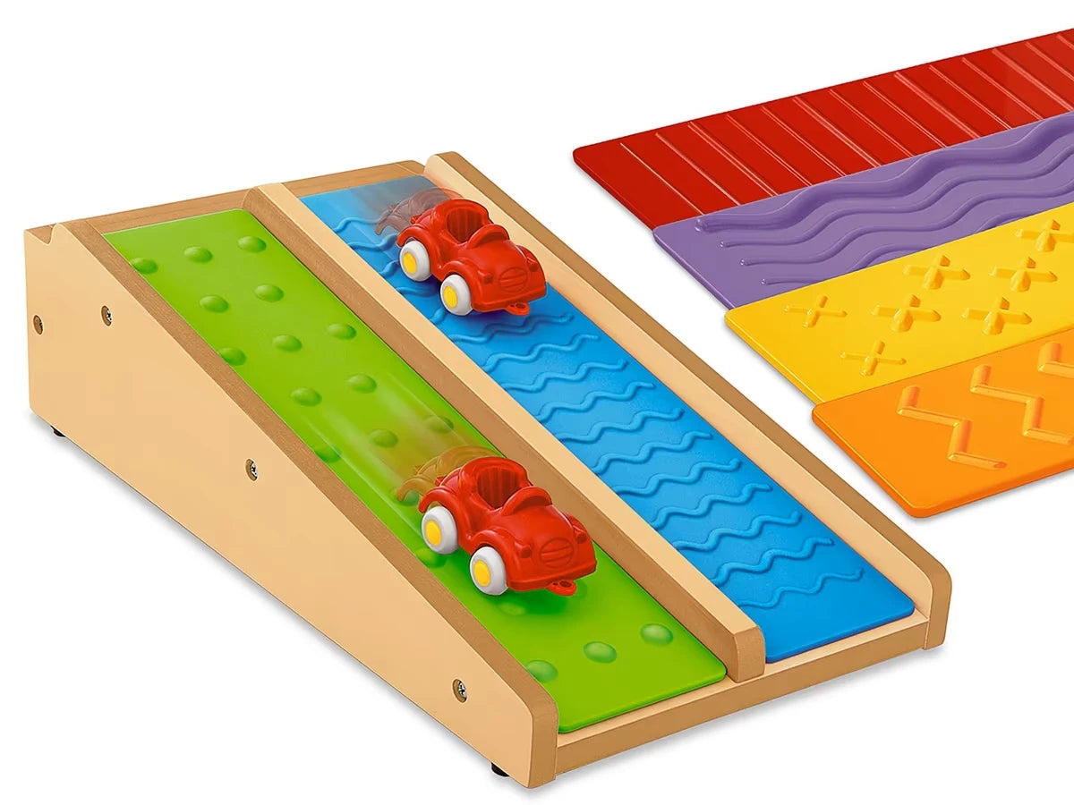 Roll & Race! Activity Ramp - US 6750
