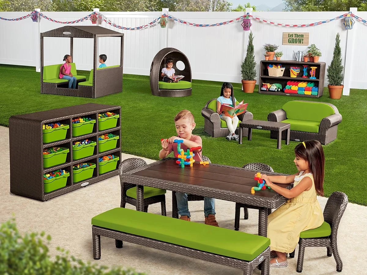 Outdoor Lounge & Play Bungalow - US 7814