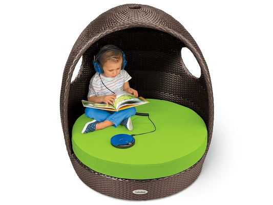 Outdoor Privacy Nook - US 9415